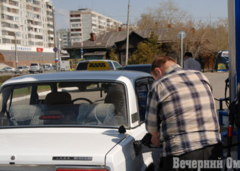 Глава минэнерго сообщил о пополнении запаса топлива на омских АЗС Фото: Владимир Казионов