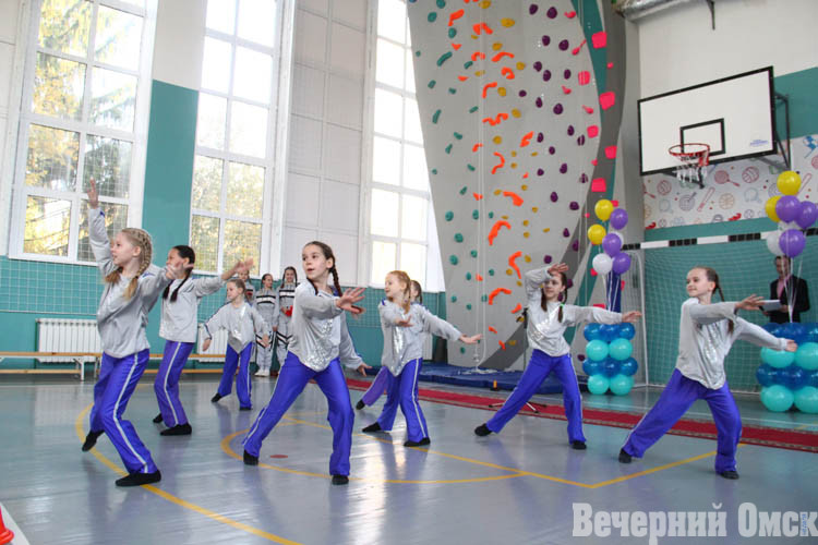 Для юных омичей в Октябрьском округе открыли скалодром