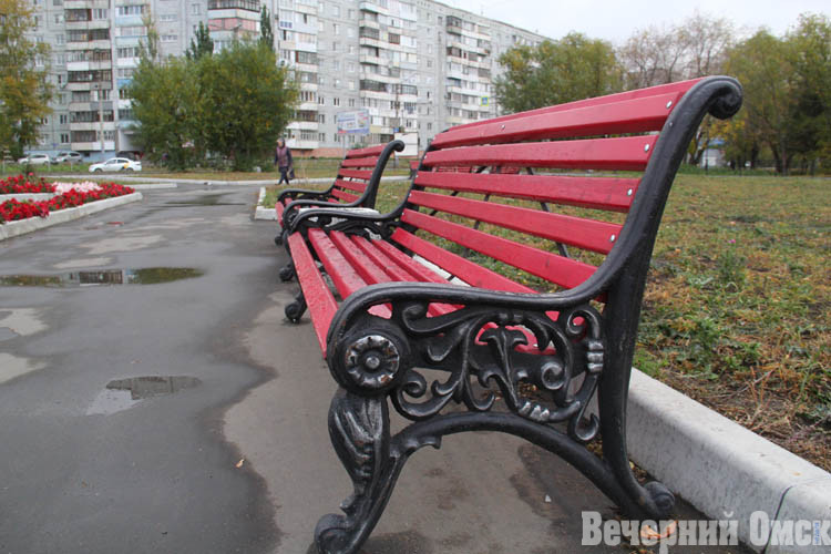 В Октябрьском округе благоустраивают сквер имени легендарного директора Валентина Зайцева