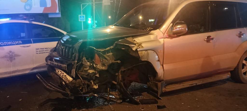 31-летний омич погиб в аварии на Сибирском проспекте, его жена и сын попали в больницу