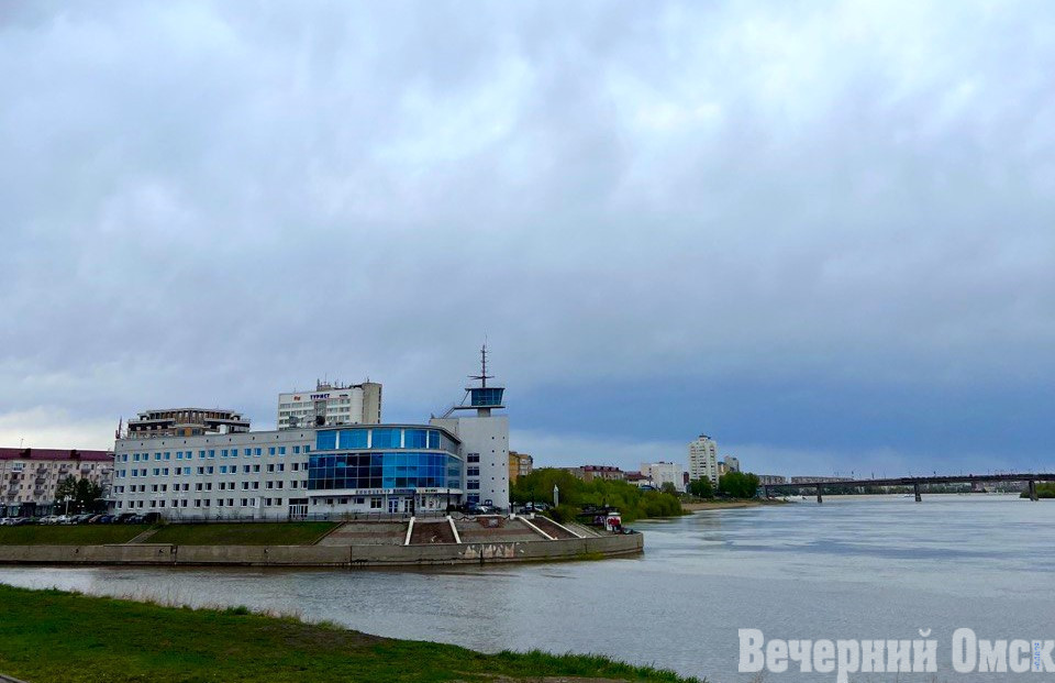 В центре Омска ищут 20-летнего парня, упавшего в Омь Фото: Ксения Угланова