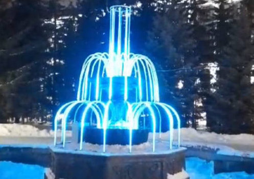 Новогодняя подсветка украсила еще четыре омских фонтана