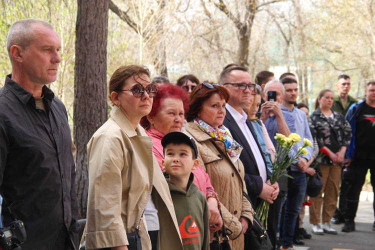 В Омске установили мемориальную доску Глебу Смаженному, погибшему в зоне СВО (ФОТО)