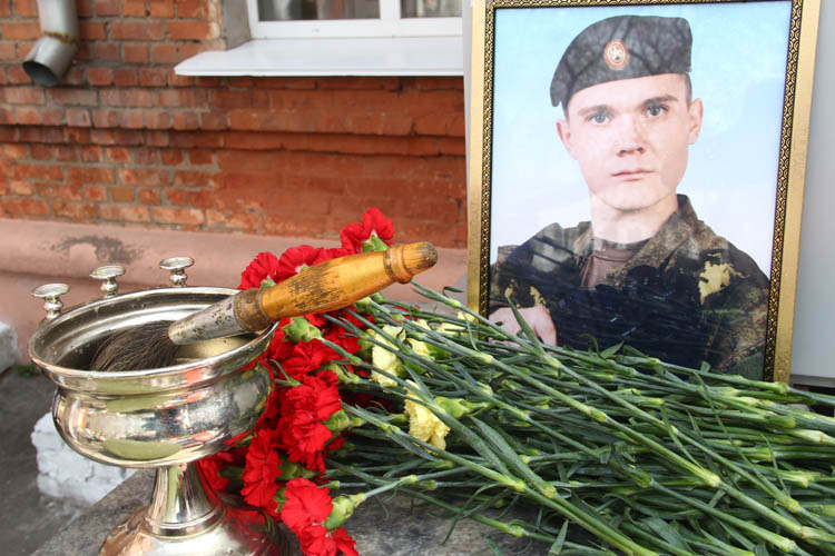 В Омске установили мемориальную доску Глебу Смаженному, погибшему в зоне СВО (ФОТО)