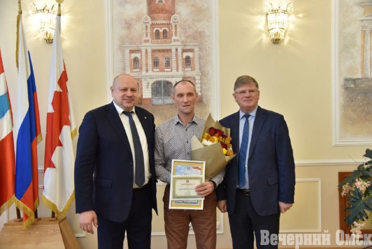 Десять сильных духом горожан удостоились именной премии мэра Омска