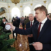 Девочка из Омска получит коллекционную куклу в подарок от полпреда президента в СФО