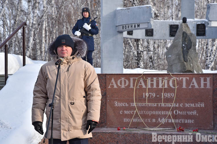 Омские ветераны обсудили подготовку к 80-летию Победы и возложили цветы к мемориалу воинам-интернационалистам