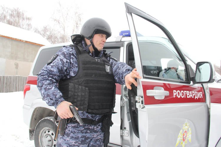 Виталий Хоценко поручил усилить охрану мест массового скопления людей в Омской области Фото: Владимир Казионов