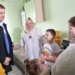 Губернатор Виталий Хоценко в Марьяновском районе встретился с семьей участника СВО Фото: Сергей Мельников