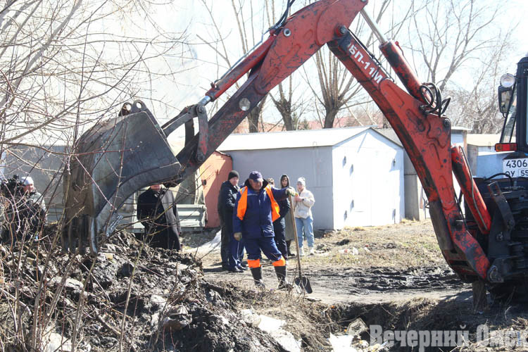 На улице Жуковского в районе «Телевизионки» восстанавливают ливневую канализацию