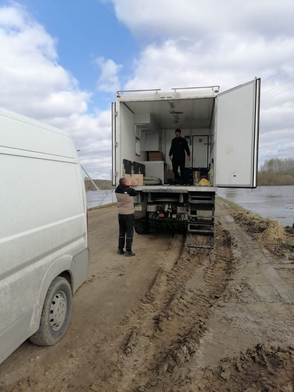 Жителям Омской области, оказавшимся в зоне подтопления, отправили большую партию лекарств