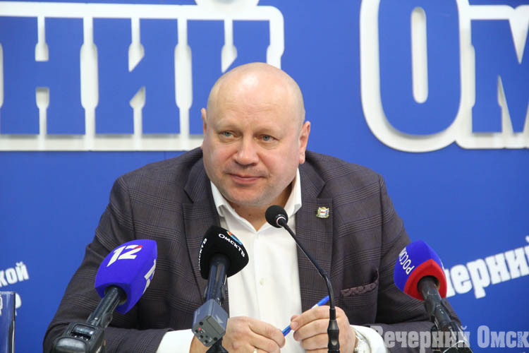 Мэр Сергей Шелест завершил пресс-конференцию стихами Фото: Владимир Казионов