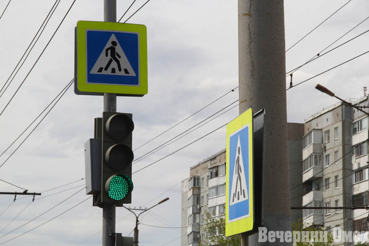 Омские остановки начали обустраивать