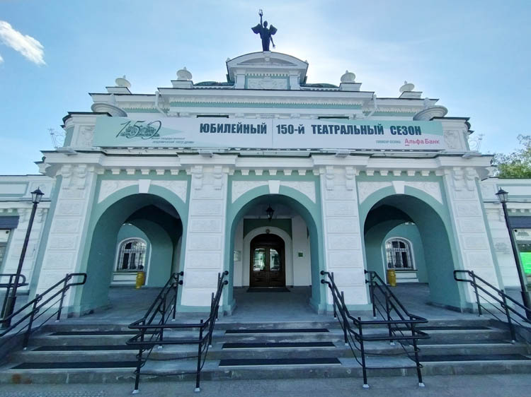 «Мы трепетно относимся к Омску»: директор Театра на Васильевском – о гастролях в нашем городе