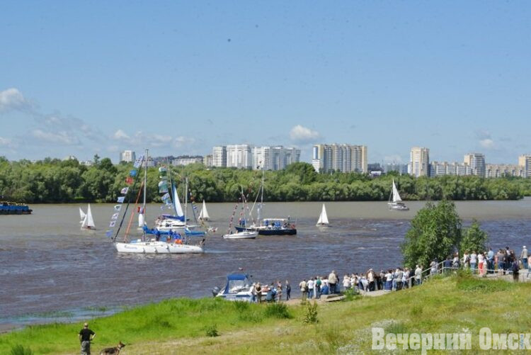 Под алым парусом: сколько стоят в Омске прогулки на яхте