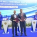 Губернатор Виталий Хоценко подписали соглашение с гендиректором АНО «Цифровая экономика» Сергеем Плуготаренко Фото: правительство Омской области