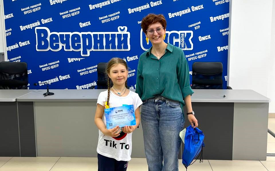 Искренние улыбки: "Вечёрка" обменяла подарки на яркие кадры