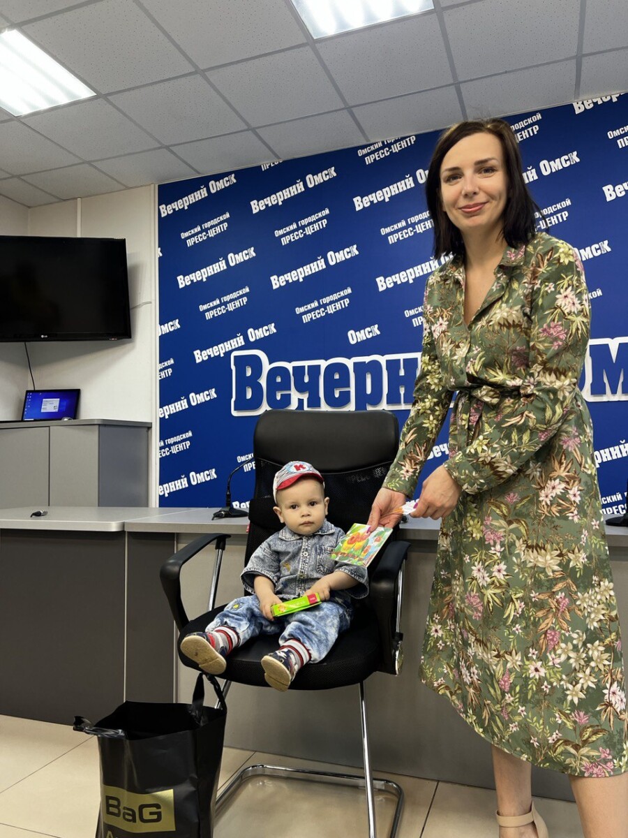 Искренние улыбки: "Вечёрка" обменяла подарки на яркие кадры