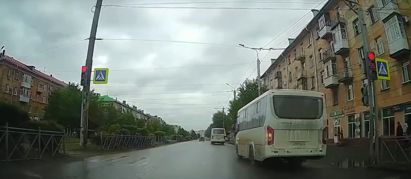 Водитель омского пассажирского автобуса больше 200 раз нарушил ПДД Фото: скриншот видео Госавтоинспекции Омской области