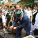 Губернатор выковал подкову счастья Фото: Владимир Казионов