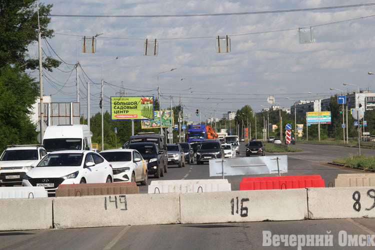 На бульваре Архитекторов перекрыли перекресток с улицей Волгоградской