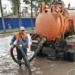 Мэр Сергей Шелест прокомментировал ситуацию с водой на Окружной дороге Фото: пресс-центр администрации Омска