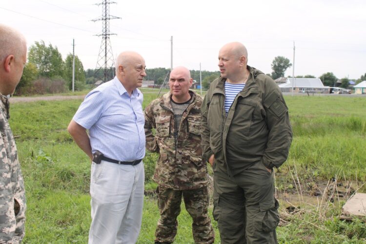 Сергей Шелест по поручению главы региона Виталия Хоценко приехал в Усть-Ишим Фото: t.me/shelest_sn