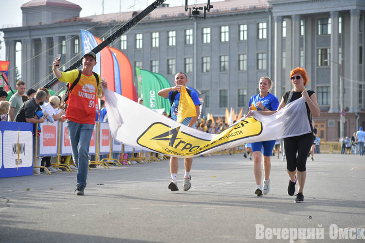 На старт SIM-2024 вышли 5517 любителей бега из 49 регионов России и 9 других стран