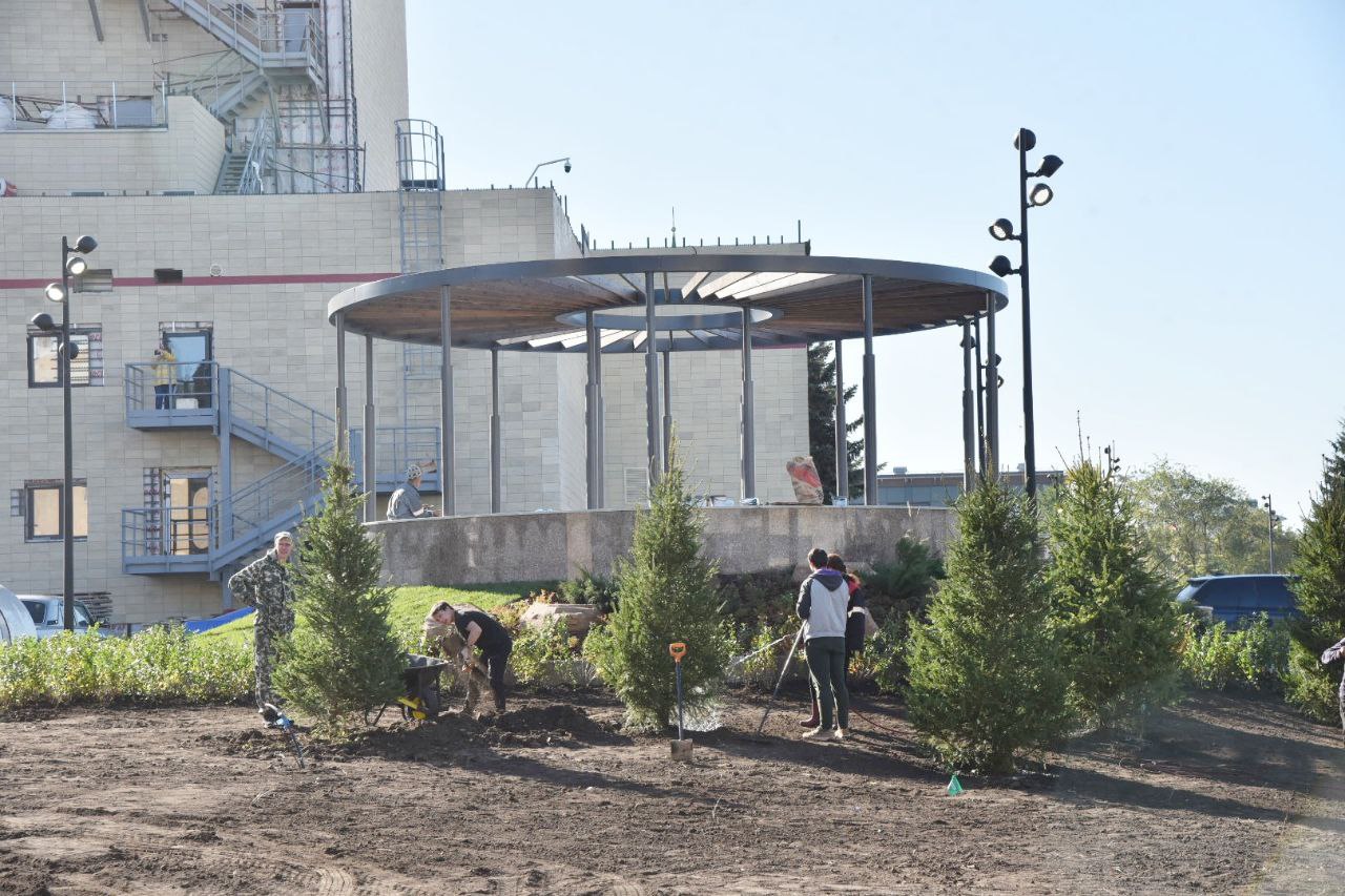В центре Омска завершается реновация «Городского сада»