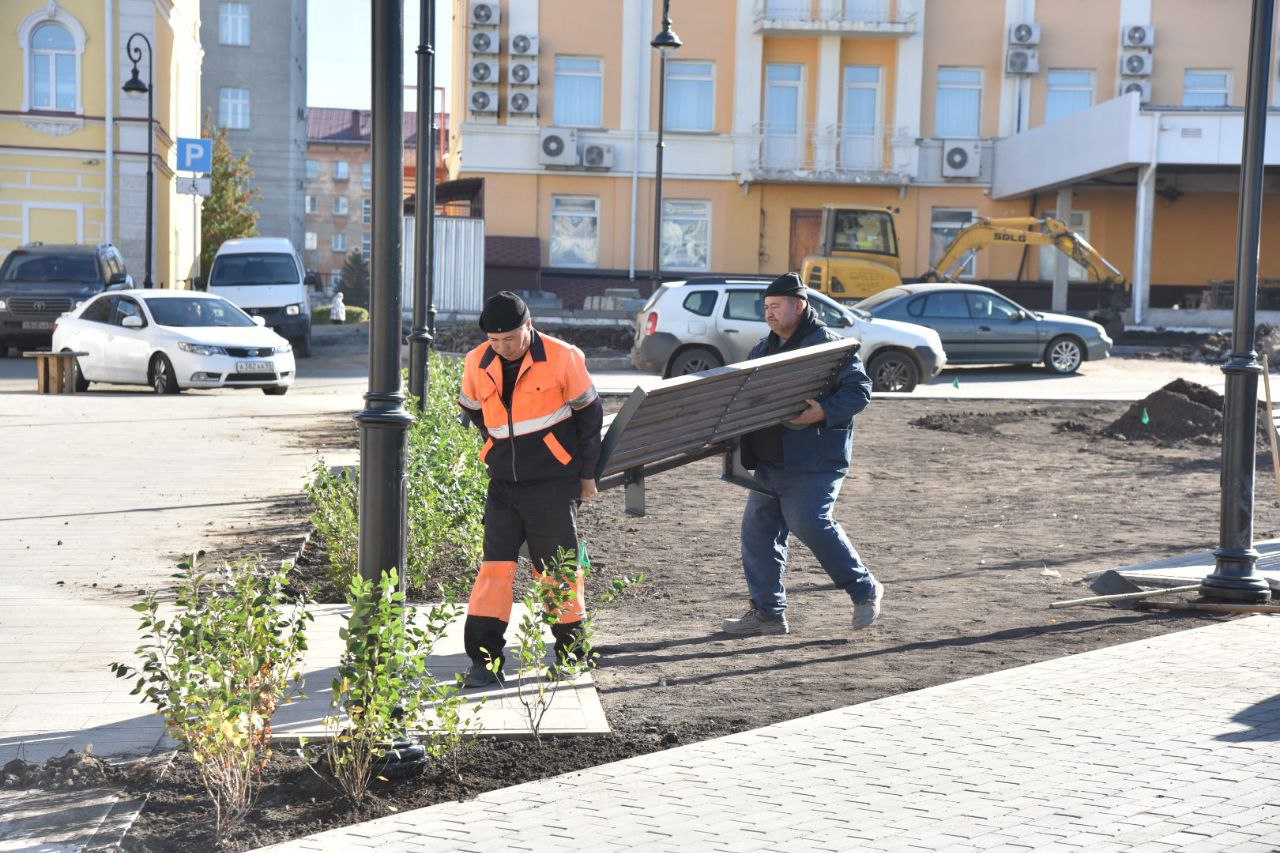 В центре Омска завершается реновация «Городского сада»