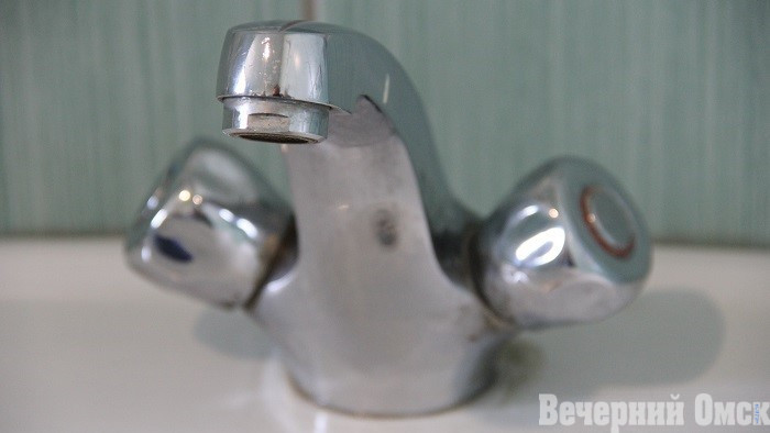 В ближайшие дни в некоторых микрорайонах Омска отключат холодную воду Фото: Владимир Казионов