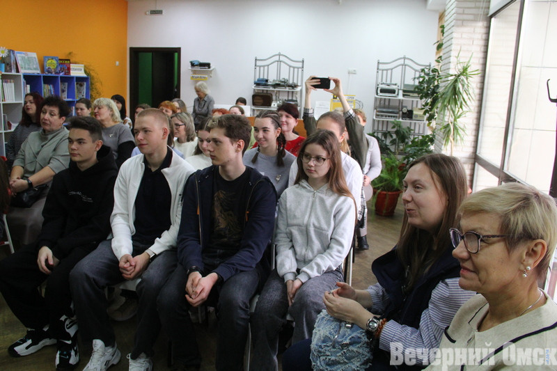 Омичи встретились с писательницей и сценаристом сериала "Лицемеры" (16+) Евгенией Овчинниковой