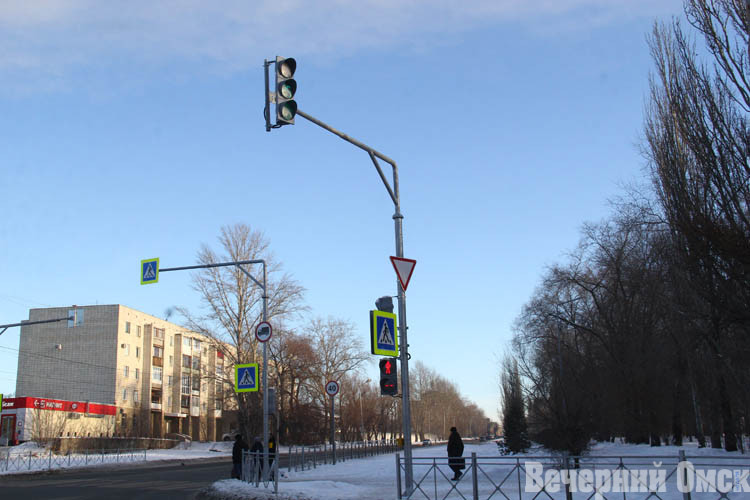 Аварийно-опасный участок: новый светофор заработал на одном из омских перекрестков Фото: Владимир КАЗИОНОВ