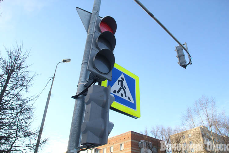 Аварийно-опасный участок: новый светофор заработал на одном из омских перекрестков