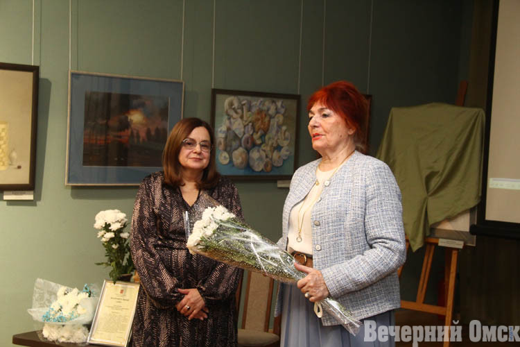 Омский «Либеров-центр» отметил 30-летие "Выставкой дарений"