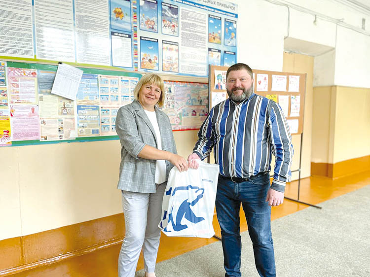 Поздравление депутата Омского городского Совета, президента Омского фонда поддержки регионального сотрудничества и развития Юрия ИВАНИЩЕВА с Новым годом