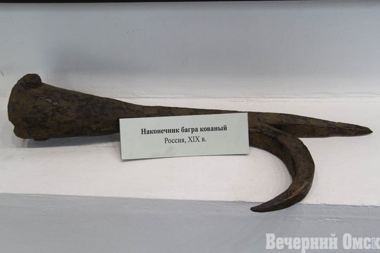 В омском остроге нашли колокол и статуэтку
