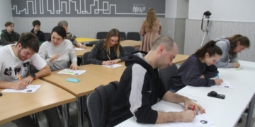Руководители Омска и области поздравили студентов с праздником Фото: Владимир Казионов
