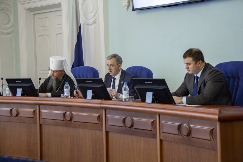 В Законодательном собрании Омской области совместно с православным духовенством обсудили сохранение традиционных духовных ценностей Фото: ЗС Омской области