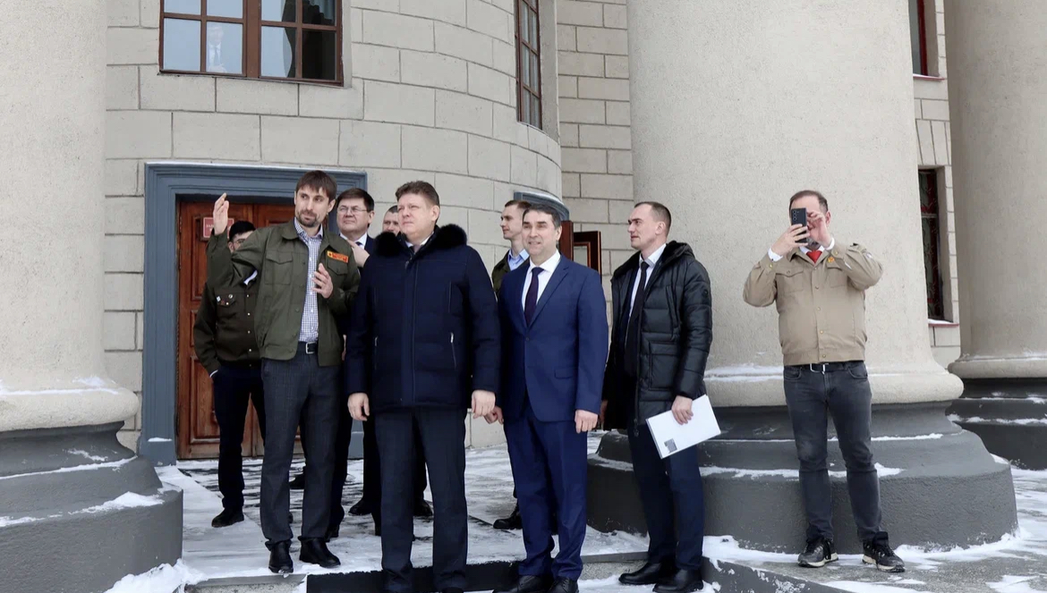 Анатолий Серышев встретился с представителями крупнейшей молодёжной организации России – Штабом студотрядов Сибири Фото: sfo.gov.ru