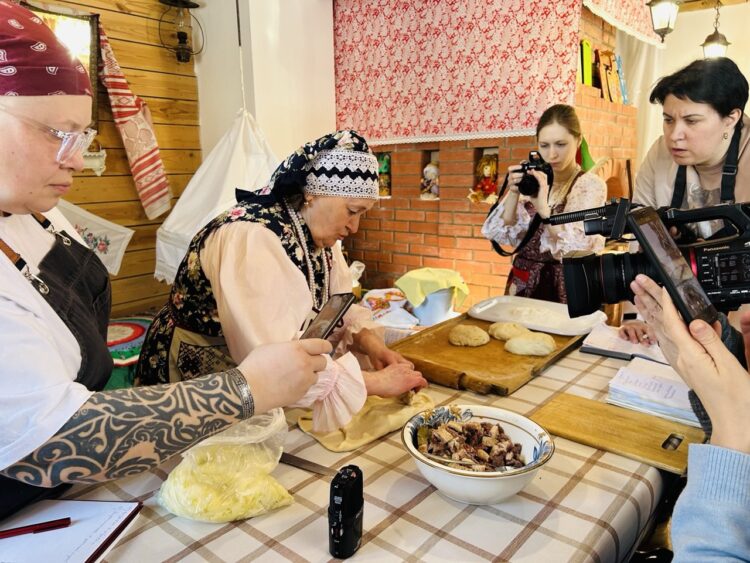 Варёные калачи и хлеб на капусте: омские повара узнали о сибирских рецептах Фото: Виктория Багринцева