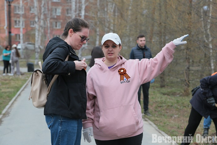 На уборку сквера Дружбы народов вышли более 30 национально-культурных объединений