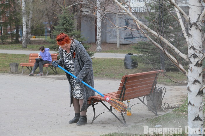 На уборку сквера Дружбы народов вышли более 30 национально-культурных объединений