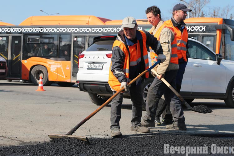 Сергей Шелест поближе познакомился с новой дорожной техникой