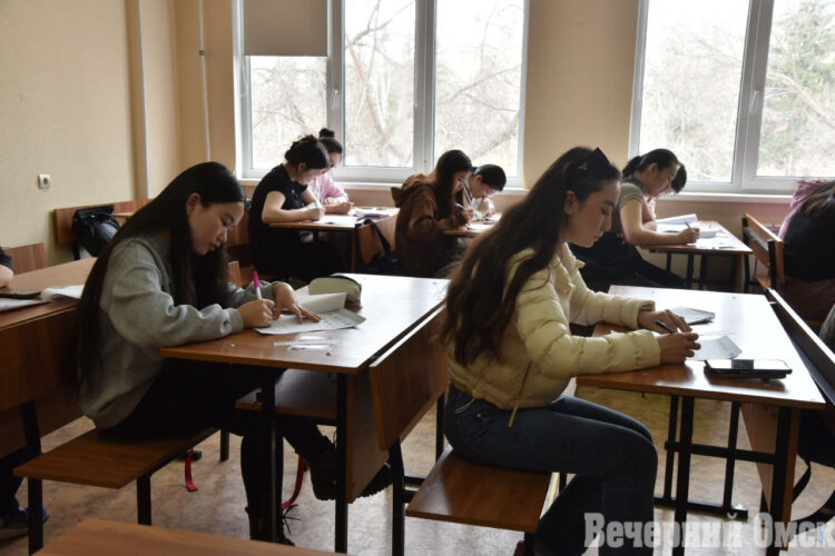 Из Колумбии, Боливии, Бенина: иностранцы написали в Омске «Тотальный диктант»