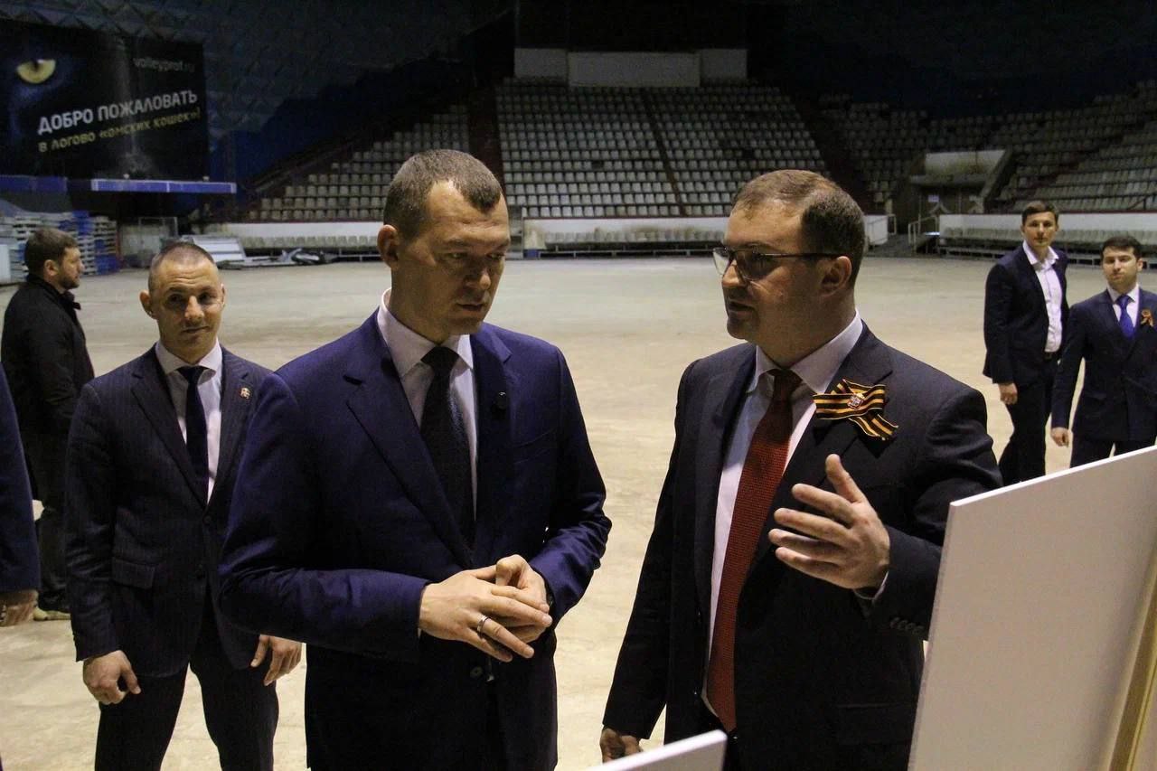Михаил Дегтярев и Виталий Хоценко осмотрели СКК имени Виктора Блинова Фото: Александр Труш