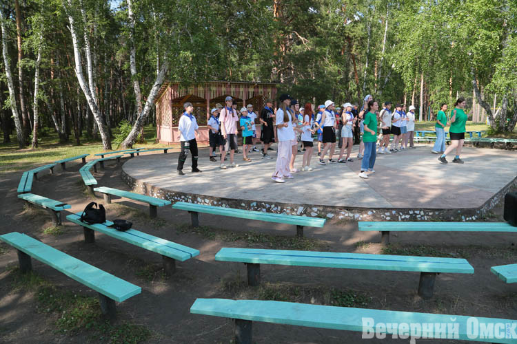 Родители омских школьников еще могут приобрести путевки в летние лагеря