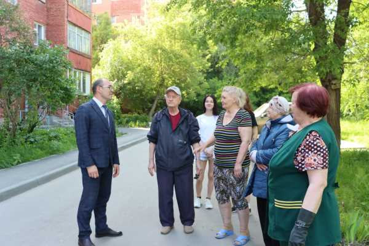 «Единая Россия» поддержала проведение мероприятий ко дню соседей Фото: omsk.er.ru