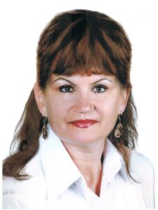 Случайные встречи стали компасом жизни: омский ветеран налоговой службы рассказала о своей работе