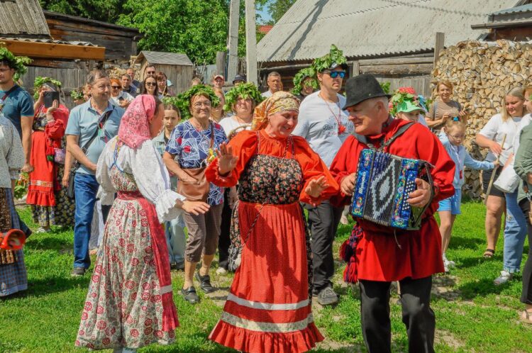 «Старина Сибирская» поделилась кадрами празднования Троицы